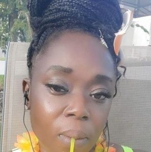 Meet your Posher, Adeola